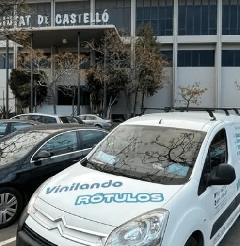 Furgoneta rotulada de Vinilando Rótulos